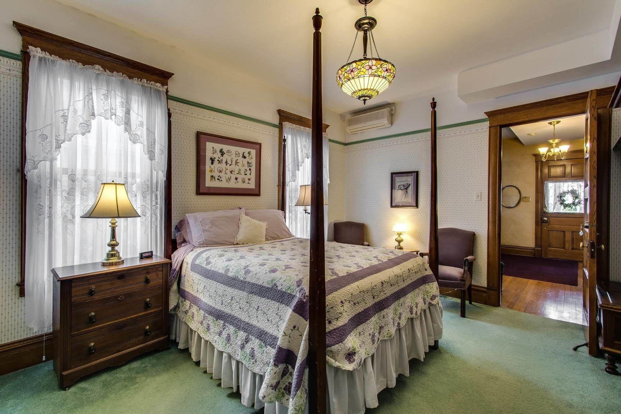 Harrison House Bed & Breakfast Naperville Extérieur photo