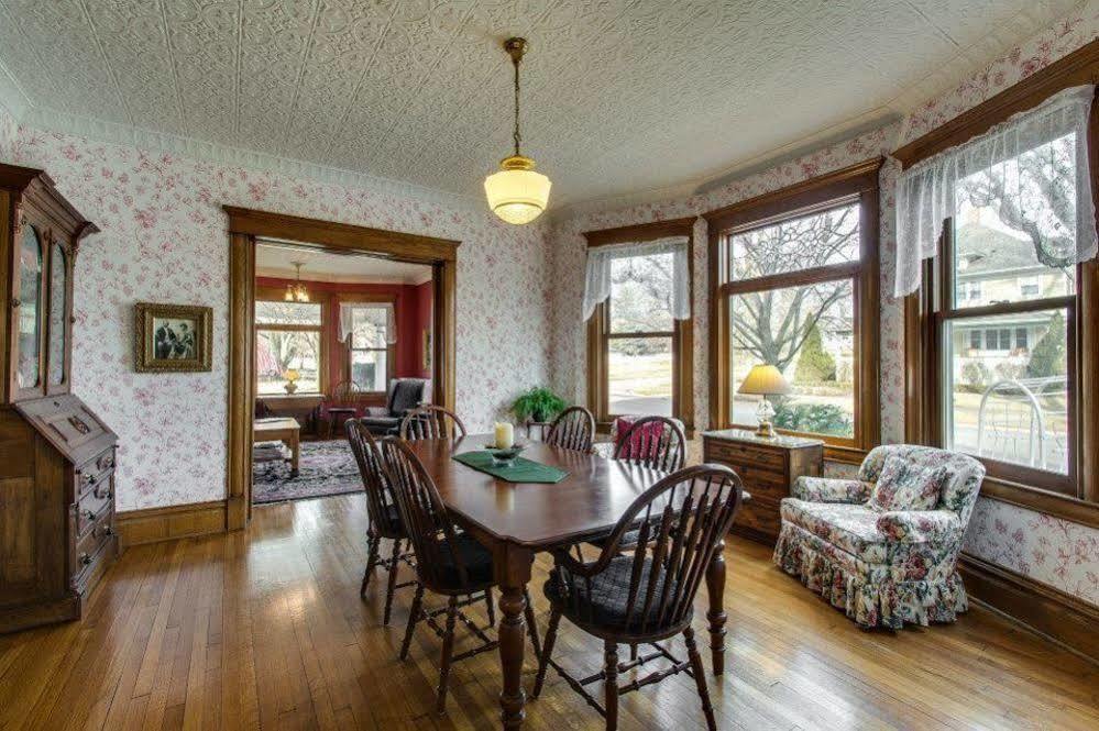 Harrison House Bed & Breakfast Naperville Extérieur photo