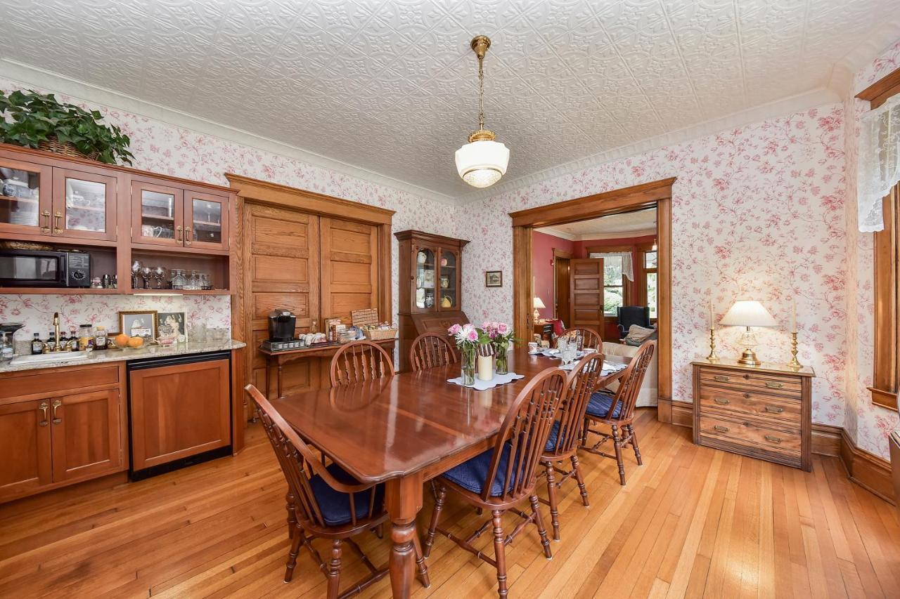 Harrison House Bed & Breakfast Naperville Extérieur photo