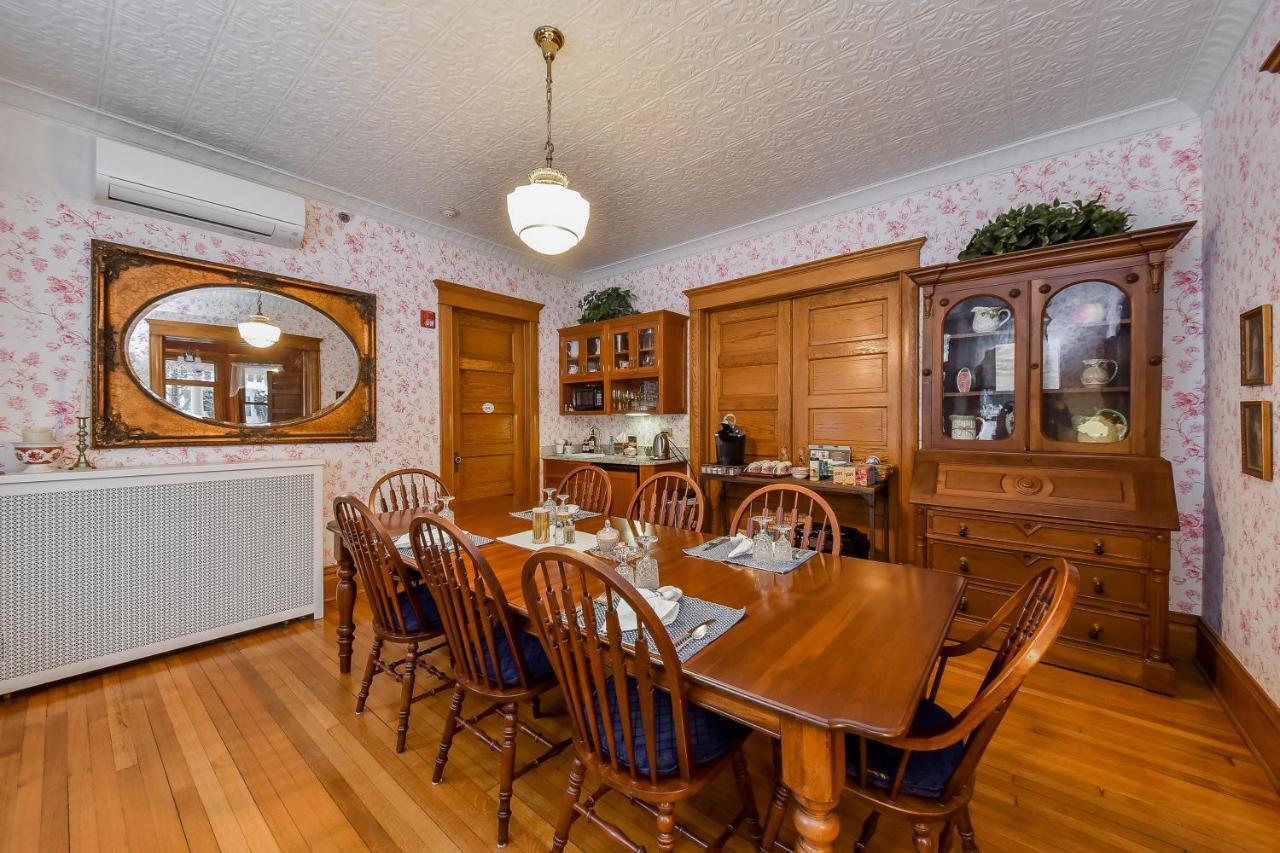 Harrison House Bed & Breakfast Naperville Extérieur photo